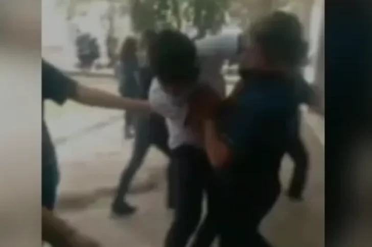 Los alumnos de la pelea en el recreo podrían ser suspendidos
