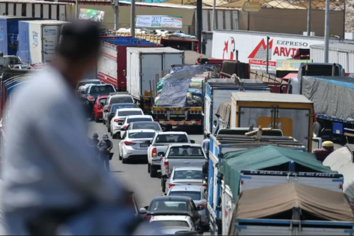 Perú decretó toque de queda en Lima y Callao ante bloqueos de rutas y protestas