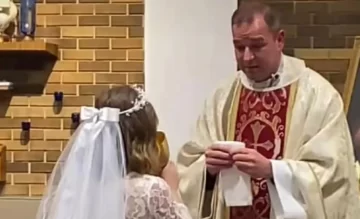 Tiene 7 años y se hizo viral por hacer “fondo blanco” durante su primera comunión Tiene 7 años y se hizo viral por hacer “fondo blanco” durante su primera comunión