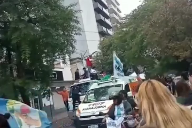 Tragedia en una caravana en la que participaba el gobernador: murió una nena de 11 años