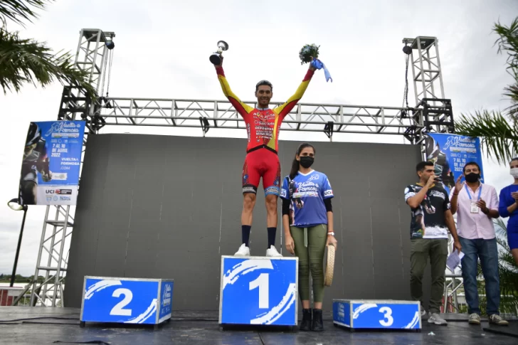 Nico Tivani hizo podio en la crono y pasó a liderar la clasificación general Nico Tivani hizo podio en la crono y pasó a liderar la clasificación general