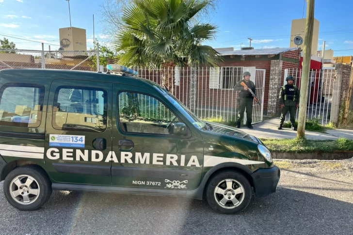 Gendarmería detuvo a 5 personas y secuestró droga, dinero, vehículos, celulares y cuadernos