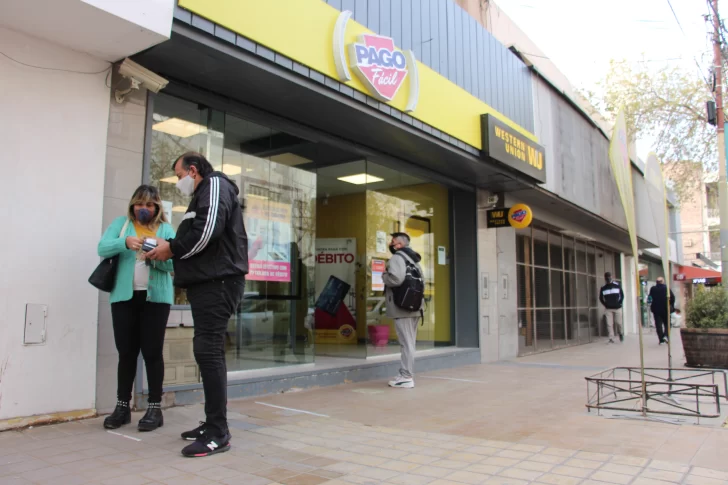 Abrieron los locales de pago de servicios: poca gente en las primeras horas Abrieron los locales de pago de servicios: poca gente en las primeras horas