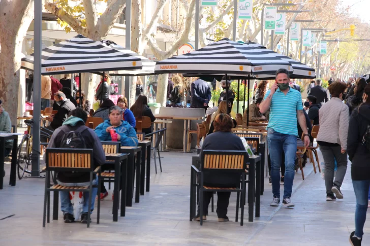 Capital busca que bares, restó y cafés ocupen espacios públicos con beneficios impositivos