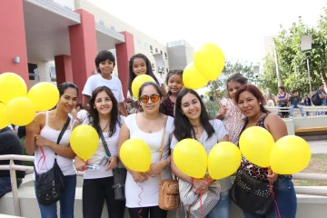 Globos al cielo para conmemorar la lucha contra el cáncer infantil