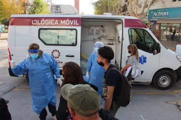 En la primera hora detectaron al menos dos test rápidos positivos en la Peatonal En la primera hora detectaron al menos dos test rápidos positivos en la Peatonal