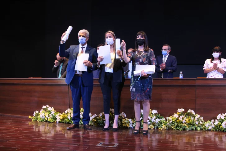 Allende, Aubone y Laciar recibieron sus diplomas como diputados nacionales: las perlitas Allende, Aubone y Laciar recibieron sus diplomas como diputados nacionales: las perlitas