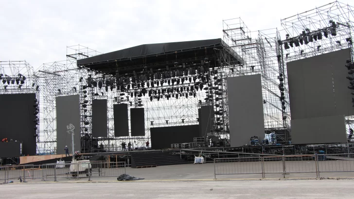 Carlos Rivera y un varieté de folclore, rock y cuarteto Carlos Rivera y un varieté de folclore, rock y cuarteto