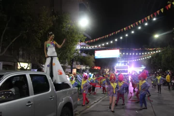 Las heroínas anónimas, figuras del carrusel Las heroínas anónimas, figuras del carrusel