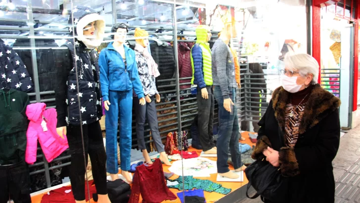 Además de resignar ganancias en ropa y calzado, los comerciantes acusan menos stock