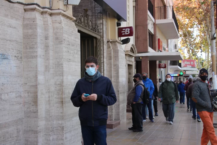 Mucho movimiento en el microcentro, pero con respeto por los protocolos Mucho movimiento en el microcentro, pero con respeto por los protocolos