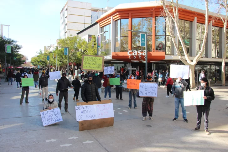Tras el reclamo, resolvieron la situación de los artesanos de la Peatonal