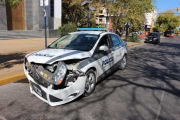 Dos policías y dos nenes fueron hospitalizados tras un fuerte choque Dos policías y dos nenes fueron hospitalizados tras un fuerte choque