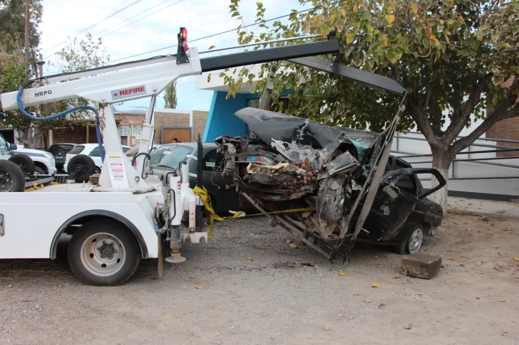 Una mujer falleció luego de que el conductor del auto en el que viajaba perdiera el control Una mujer falleció luego de que el conductor del auto en el que viajaba perdiera el control