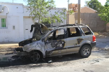 Dejó su camioneta estacionada y cuando regresó estaba consumida por el fuego Dejó su camioneta estacionada y cuando regresó estaba consumida por el fuego