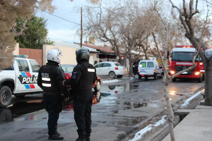 Una falla eléctrica en un vehículo sería la principal hipótesis del incendio en Rawson