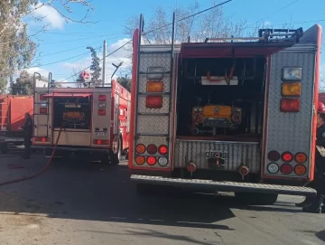 Un nene jugaba con un encendedor en la habitación y terminó prendiendo fuego la casa Un nene jugaba con un encendedor en la habitación y terminó prendiendo fuego la casa
