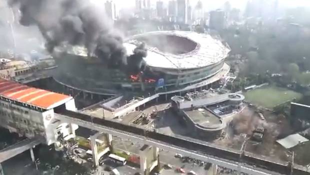 Se incendió el estadio del equipo de Tévez, en Shangai Se incendió el estadio del equipo de Tévez, en Shangai