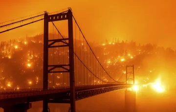 Al menos 12 muertos y decenas de miles de evacuados en incendios en EEUU Al menos 12 muertos y decenas de miles de evacuados en incendios en EEUU