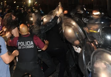 Incidentes frente a la Casa Rosada durante la manifestación contra las restricciones Incidentes frente a la Casa Rosada durante la manifestación contra las restricciones