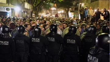 Cristina acusó “represión” frente a su casa y acusó a Larreta de “ser Macri”