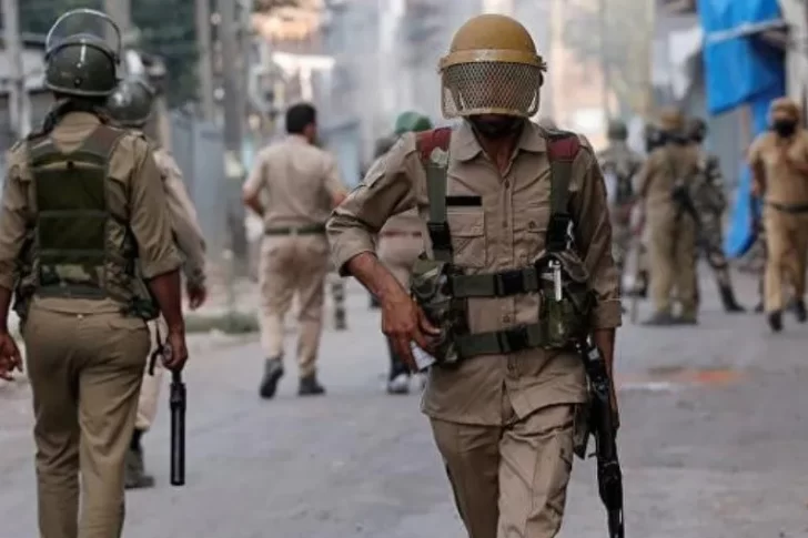 El insólito castigo para los que violan la cuarentena por coronavirus en la India