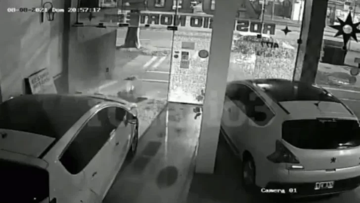 Esperaba el colectivo, quedó en medio de una balacera, se asustó y murió de un infarto Esperaba el colectivo, quedó en medio de una balacera, se asustó y murió de un infarto