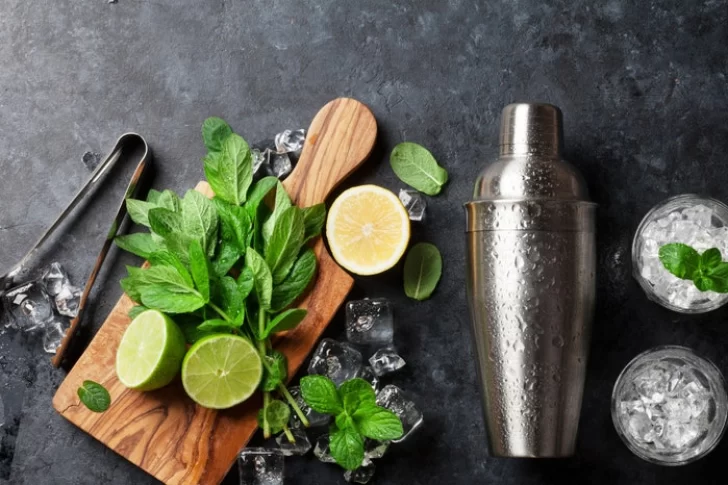 El paso a paso de los mejores cócteles para hacer en casa