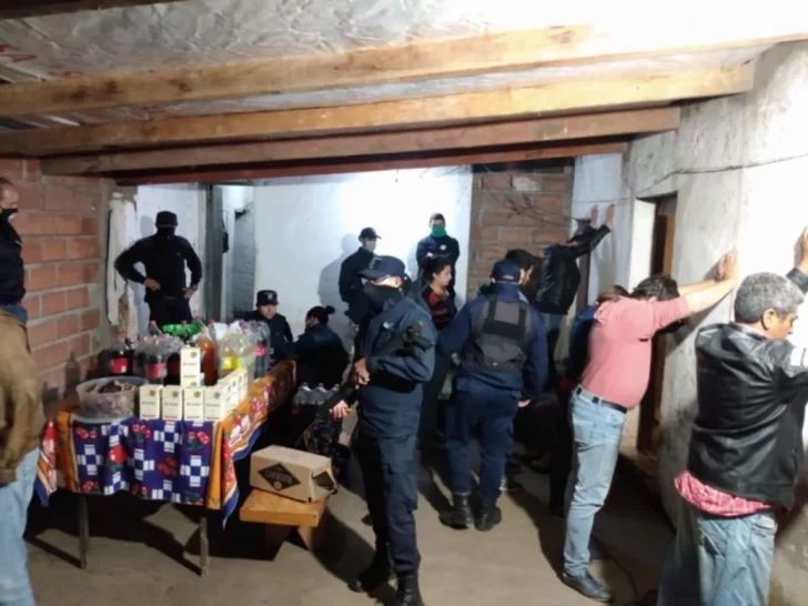 Detuvieron a un intendente por violar la cuarentena para comer un asado Detuvieron a un intendente por violar la cuarentena para comer un asado