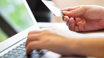 Una mujer estafó por más de $2 millones a un hombre que conoció por Facebook Una mujer estafó por más de $2 millones a un hombre que conoció por Facebook