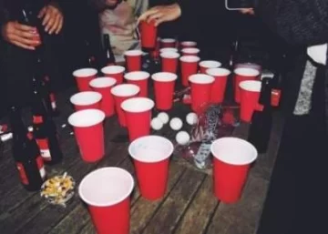 Una chica de 15 años, internada por intoxicarse con alcohol y marihuana Una chica de 15 años, internada por intoxicarse con alcohol y marihuana