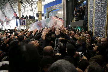 Llanto y clamor de venganza en el masivo funeral de Soleimani