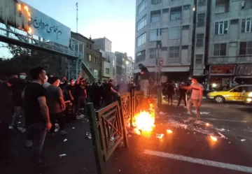 Irán condenó a muerte a un sexto manifestante y arrestó a una actriz por estar sin velo Irán condenó a muerte a un sexto manifestante y arrestó a una actriz por estar sin velo