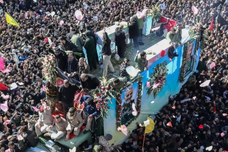 Una estampida en el funeral de Soleimani dejó al menos 35 muertos