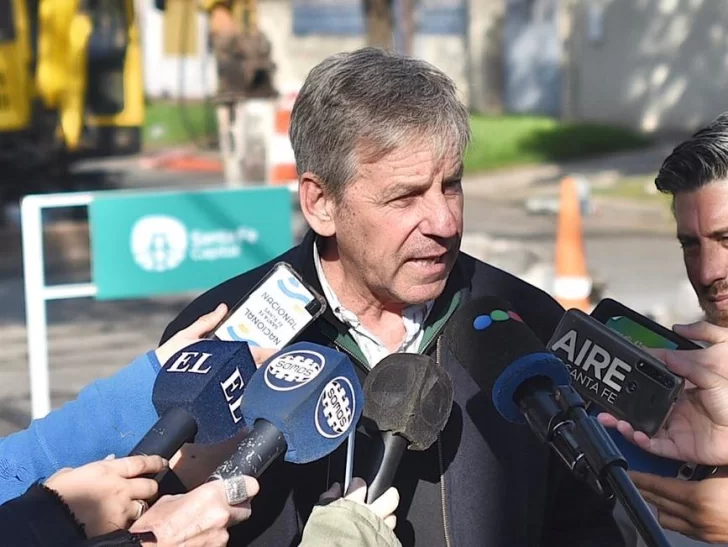 Lo encañonaron al intendente de Santa Fe para robarle las zapatillas Lo encañonaron al intendente de Santa Fe para robarle las zapatillas