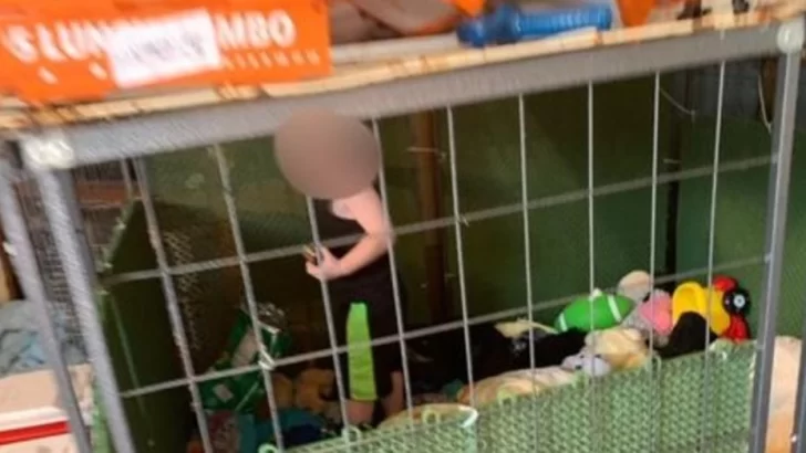 Investigaban maltrato animal y hallaron a un nene encerrado en una jaula Investigaban maltrato animal y hallaron a un nene encerrado en una jaula
