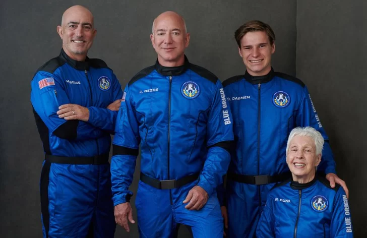 El magnate Jeff Bezos realizó un viaje exprés por el espacio en su nave Blue Origin El magnate Jeff Bezos realizó un viaje exprés por el espacio en su nave Blue Origin