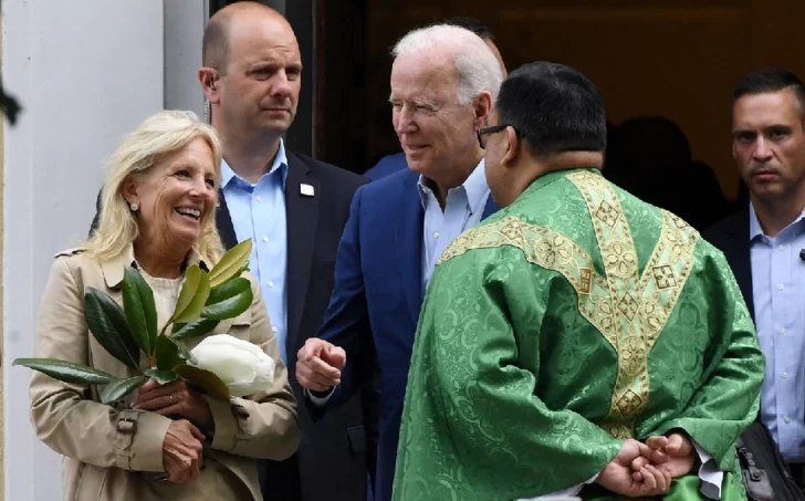 Los obispos católicos quieren negarle la comunión al presidente Biden Los obispos católicos quieren negarle la comunión al presidente Biden