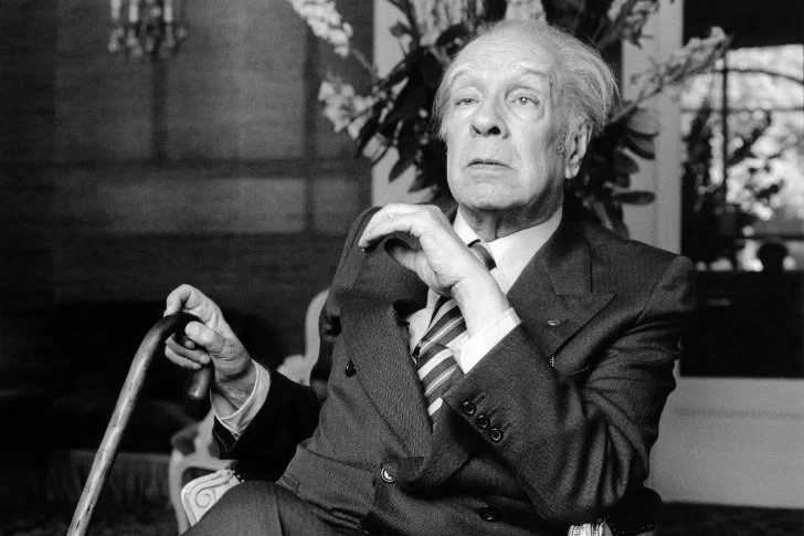 Publicaron un texto inédito de Borges sobre un joven fusilado por su abuelo