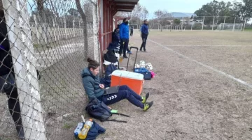 Una futbolista de Quilmes rindió un examen en medio de un partido Una futbolista de Quilmes rindió un examen en medio de un partido