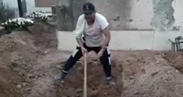 Jujuy, colapsado: familiares de fallecidos tuvieron que cavar las fosas Jujuy, colapsado: familiares de fallecidos tuvieron que cavar las fosas