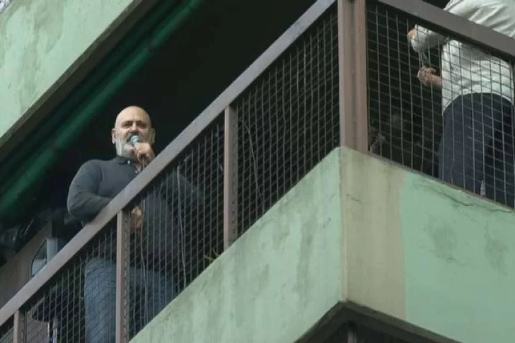 Falleció Julio Irigoyen, el tenor que le cantaba a sus vecinos desde el balcón