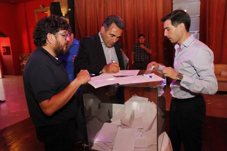 Revelaron cuál fue el sueldo del jurado de La Academia y se armó un escándalo