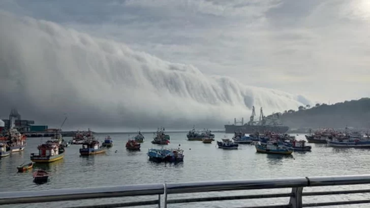 [VIDEOS] El increíble “tsunami de nubes” que sorprendió a pescadores chilenos