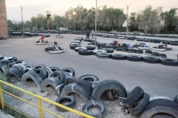 Una adolescente de 15 años se estrelló mientras andaba en karting y fue hospitalizada Una adolescente de 15 años se estrelló mientras andaba en karting y fue hospitalizada