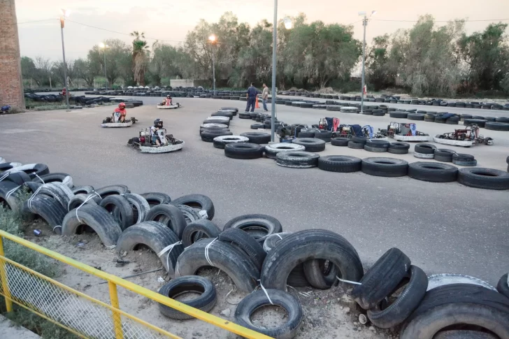 Una adolescente de 15 años se estrelló mientras andaba en karting y fue hospitalizada Una adolescente de 15 años se estrelló mientras andaba en karting y fue hospitalizada