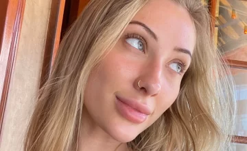 Vende fotos desnuda para ayudar a combatir el fuego en Australia Vende fotos desnuda para ayudar a combatir el fuego en Australia