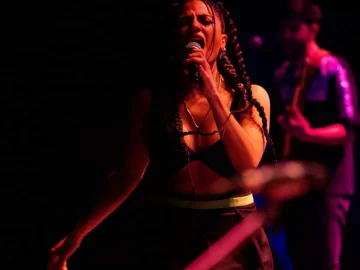 Kbsonia lleva su música a La Poderosa