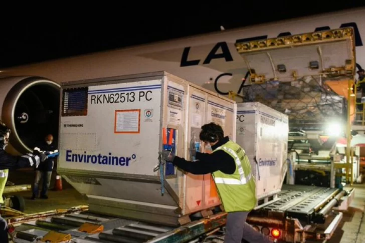 En las próximas horas llegarán a San Juan 14.400 dosis de la vacuna AstraZeneca