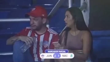 La Kiss Cam captó una infidelidad y la reacción se hizo viral La Kiss Cam captó una infidelidad y la reacción se hizo viral